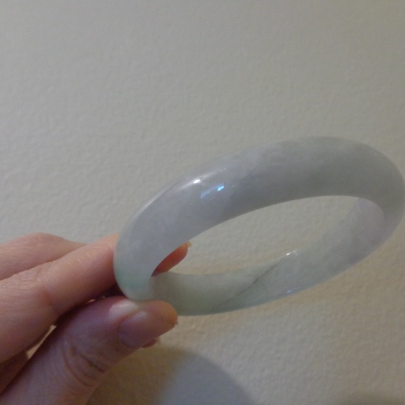 lavender jade bangle - Picture 4 of 7